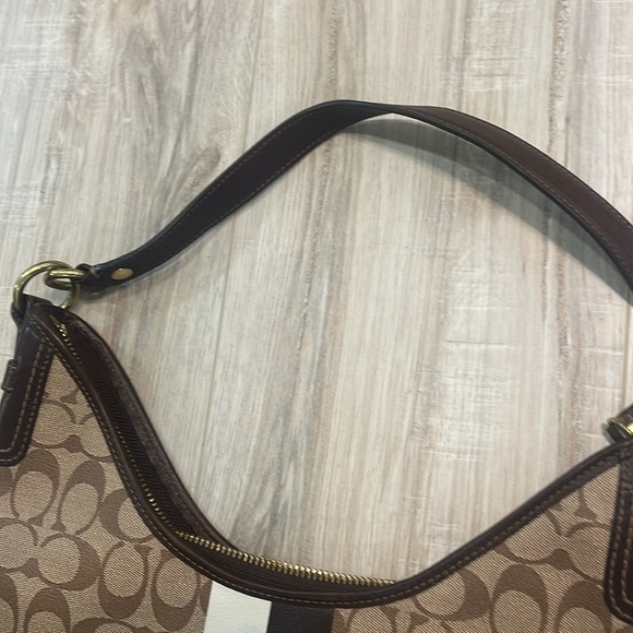 Authentic Coach No. K0868-13193 Heritage Striped Brown Hobo Shoulder Bag - Picture 11 of 17